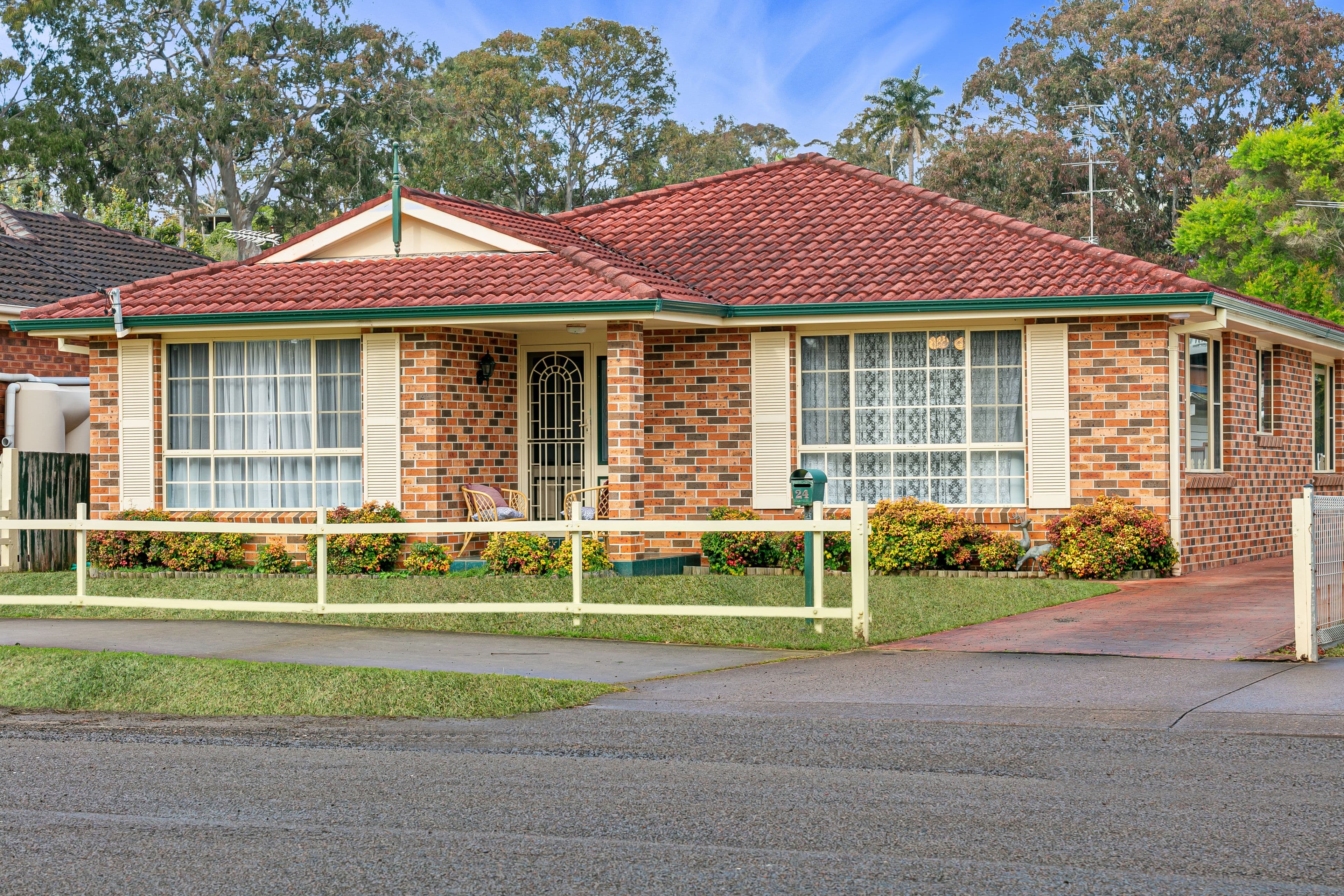 24 Tenth Avenue, Budgewoi NSW 2262, Budgewoi - Thumbnail 3