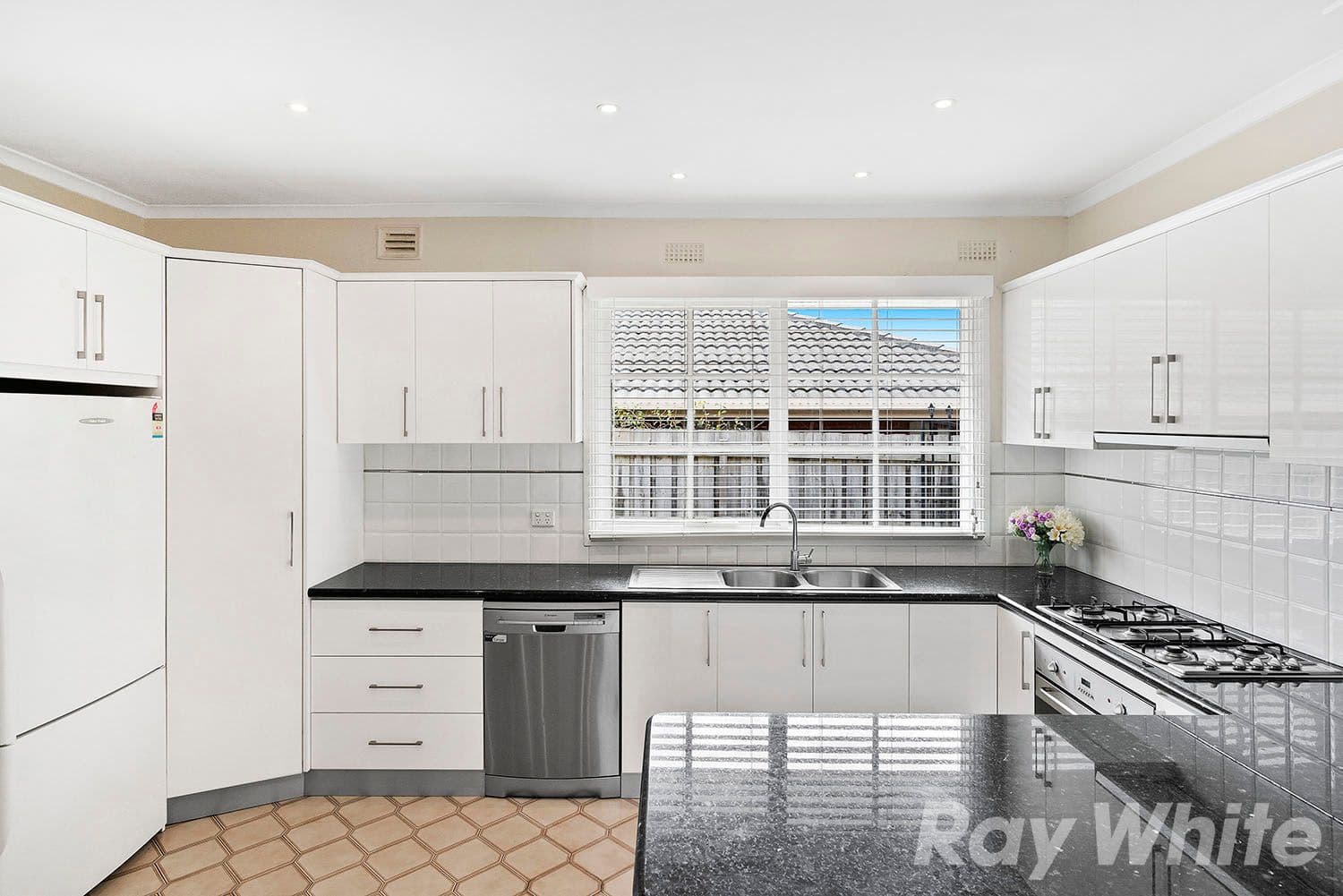 39 Donald Street, Highett VIC 3190, Highett - Thumbnail 2