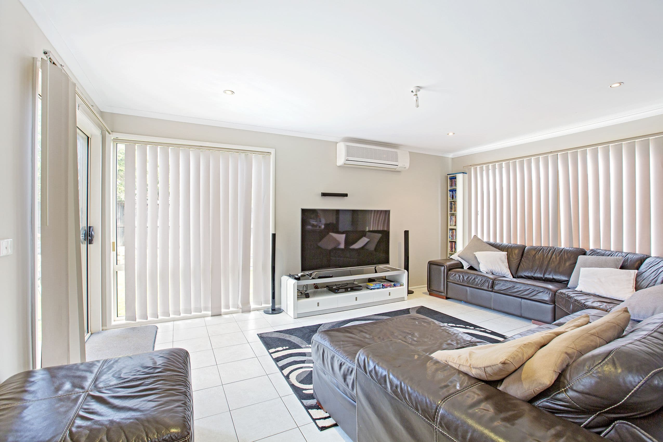 17 Lauderdale Street, West Hoxton - Thumbnail 4