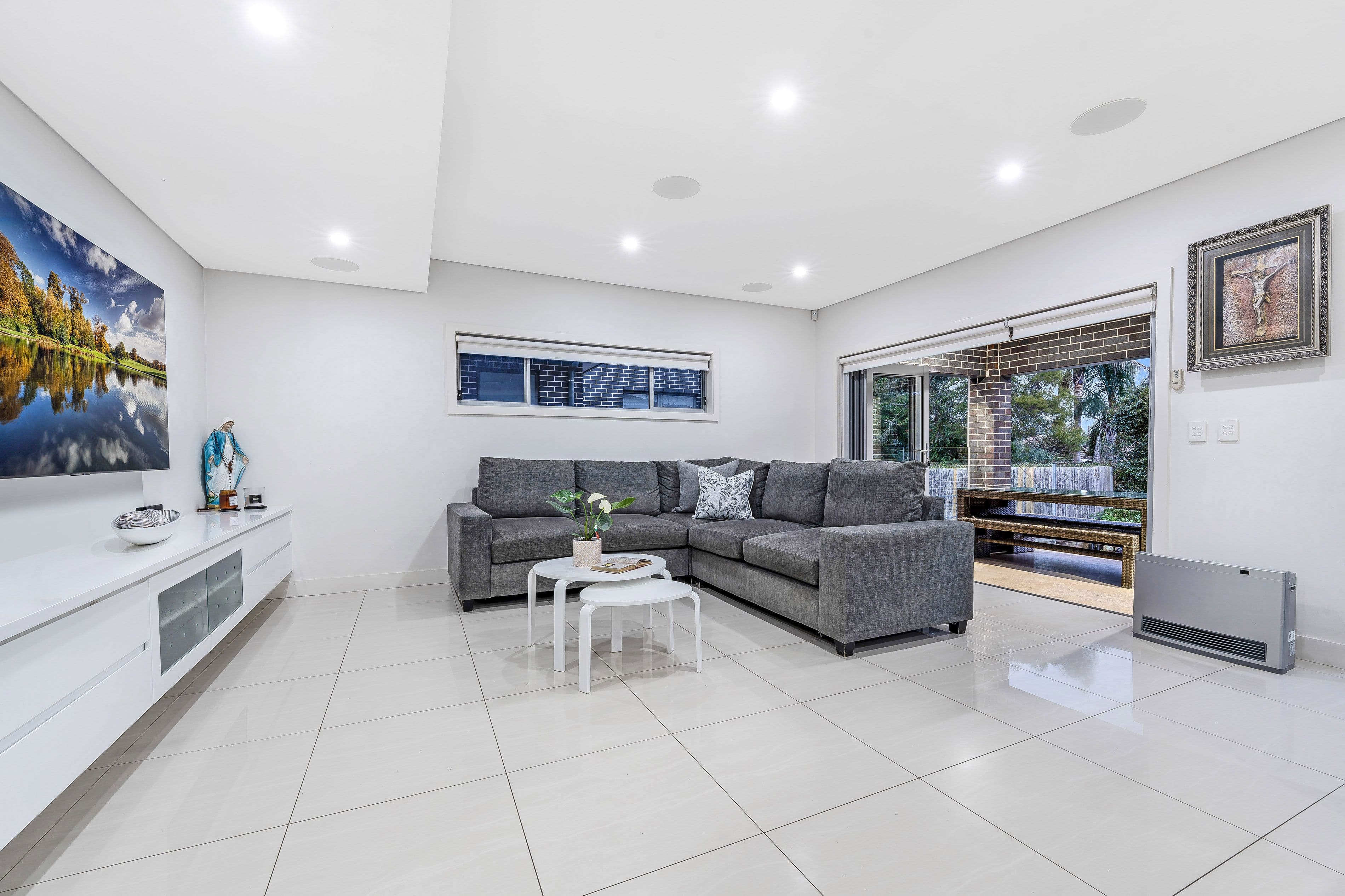 7 Jones Avenue, Potts Hill NSW 2143, Potts Hill - Thumbnail 2