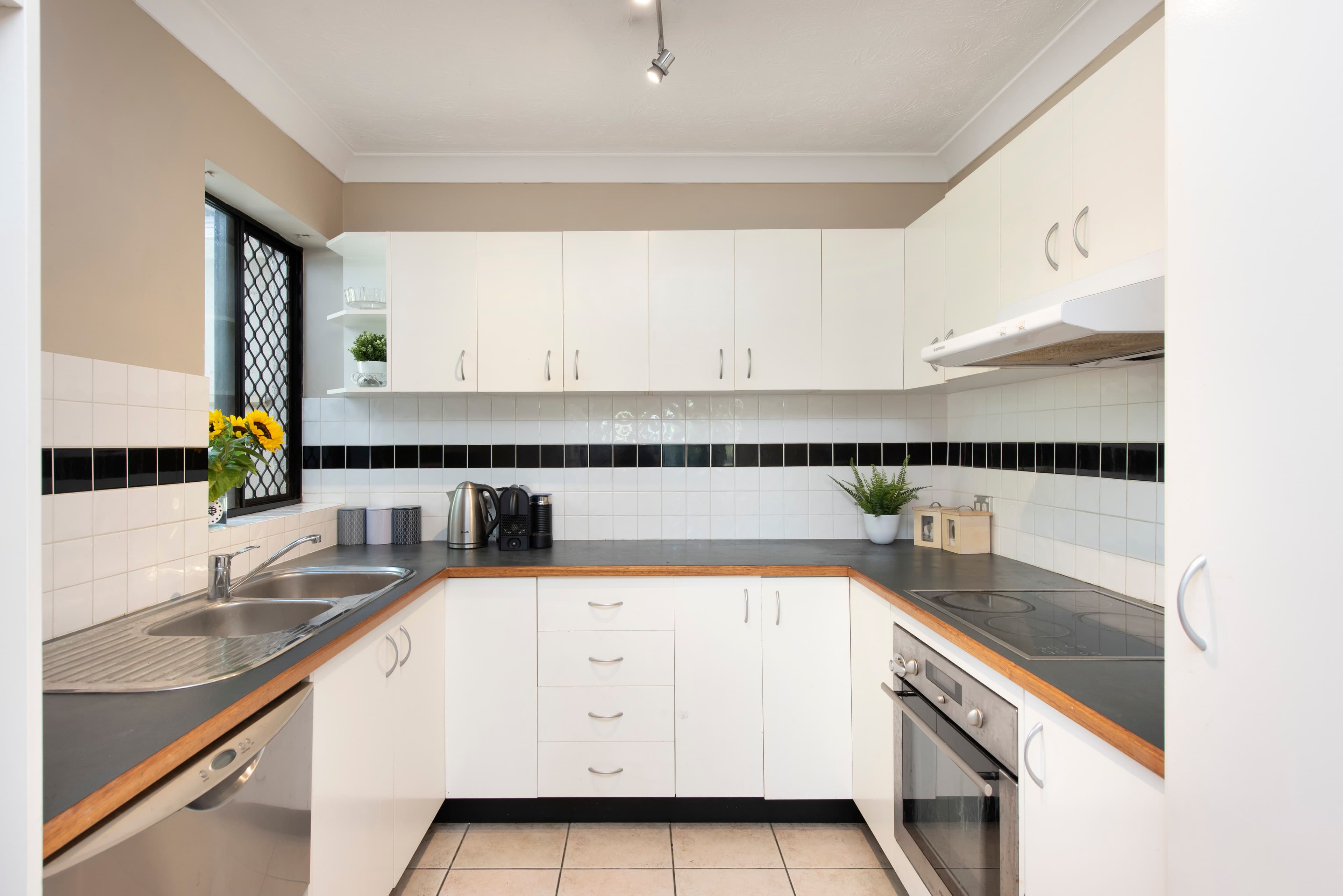 8 Palmer Street, Greenslopes QLD 4120, Greenslopes - Thumbnail 4