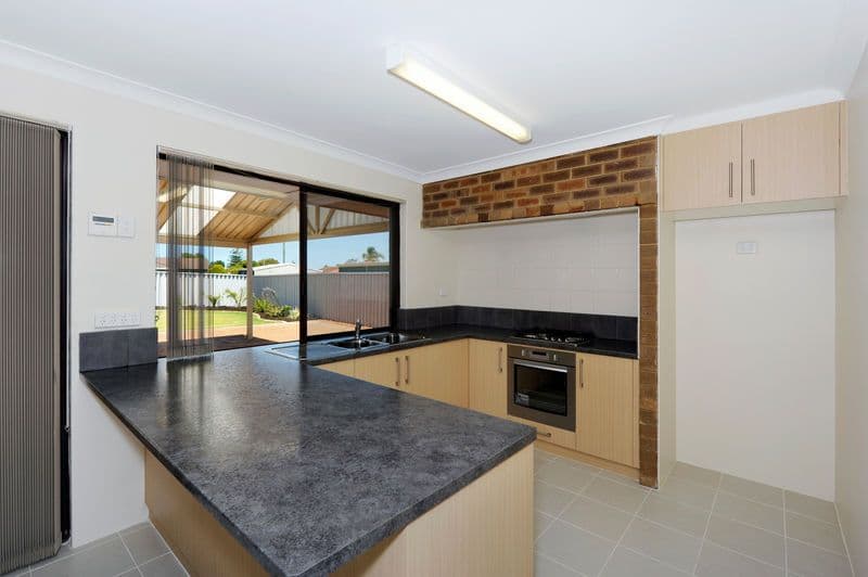 4 Raby Court, COOLOONGUP WA 6168, Cooloongup - Thumbnail 2