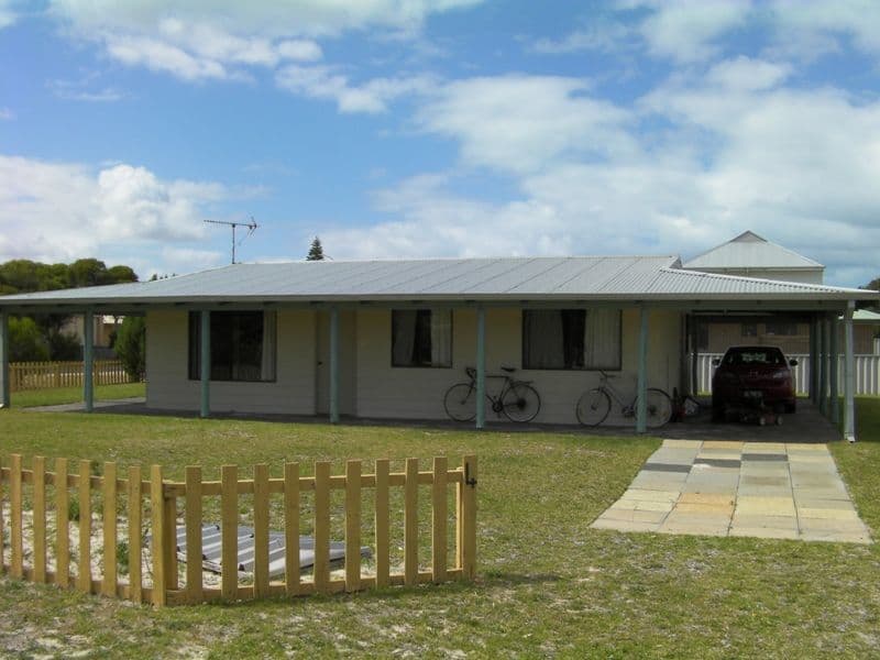 4 Ayres Crescent, LANCELIN WA 6044, Lancelin - Thumbnail 2
