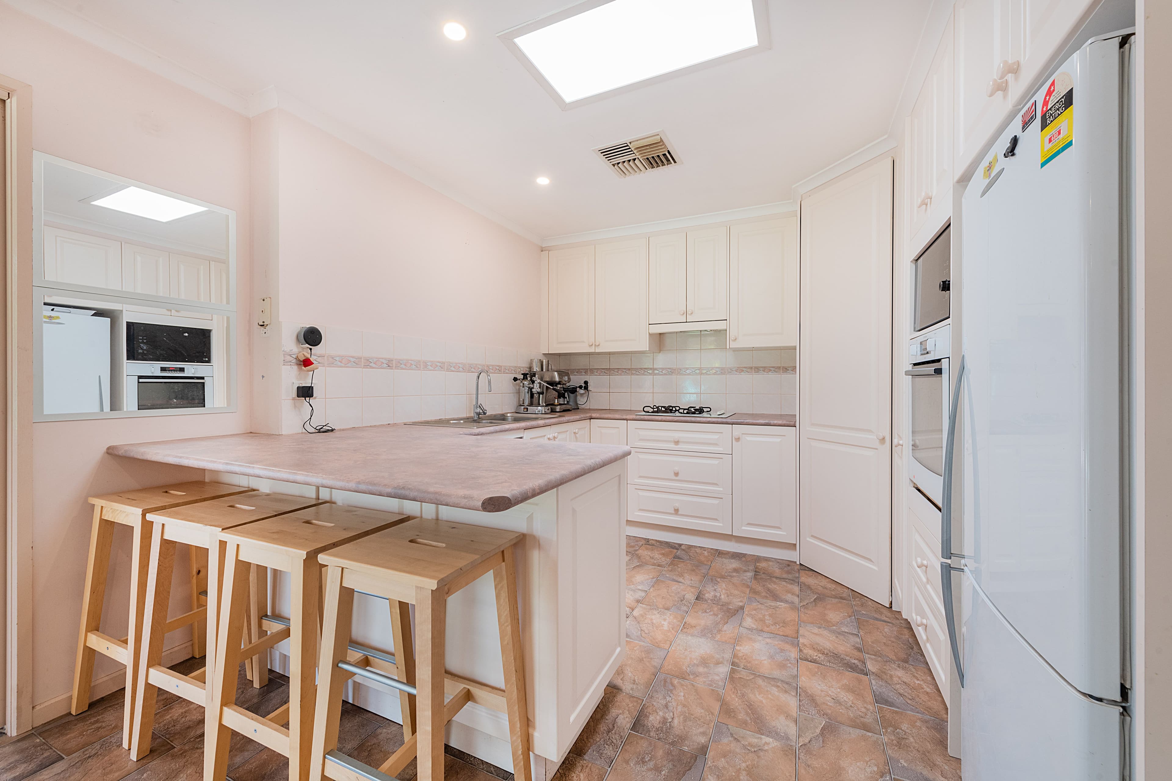 4 Toolimerin Avenue, Bayswater North VIC 3153, Bayswater North - Thumbnail 2