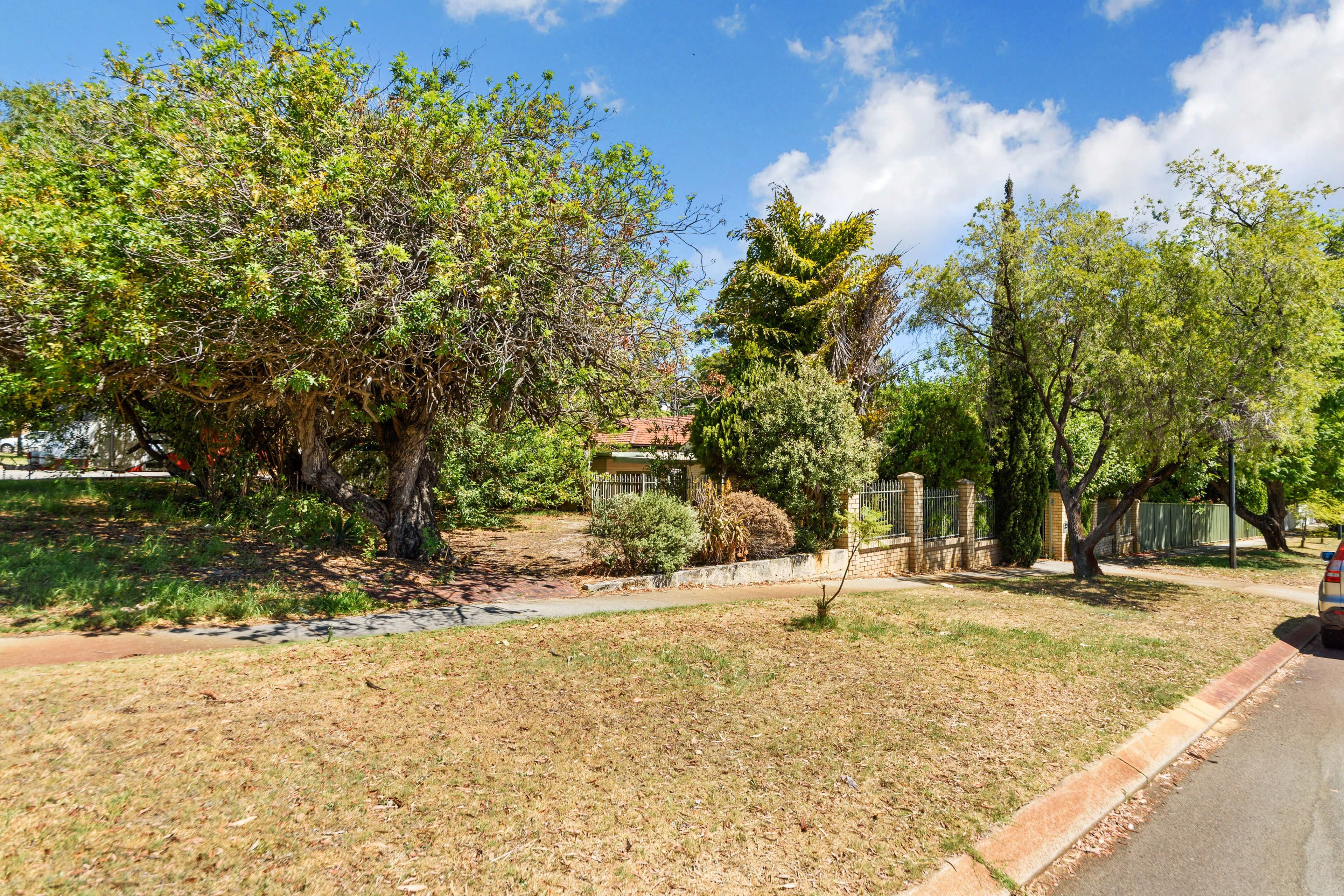 1 Warralong Crescent, Coolbinia WA 6050, Coolbinia - Thumbnail 4