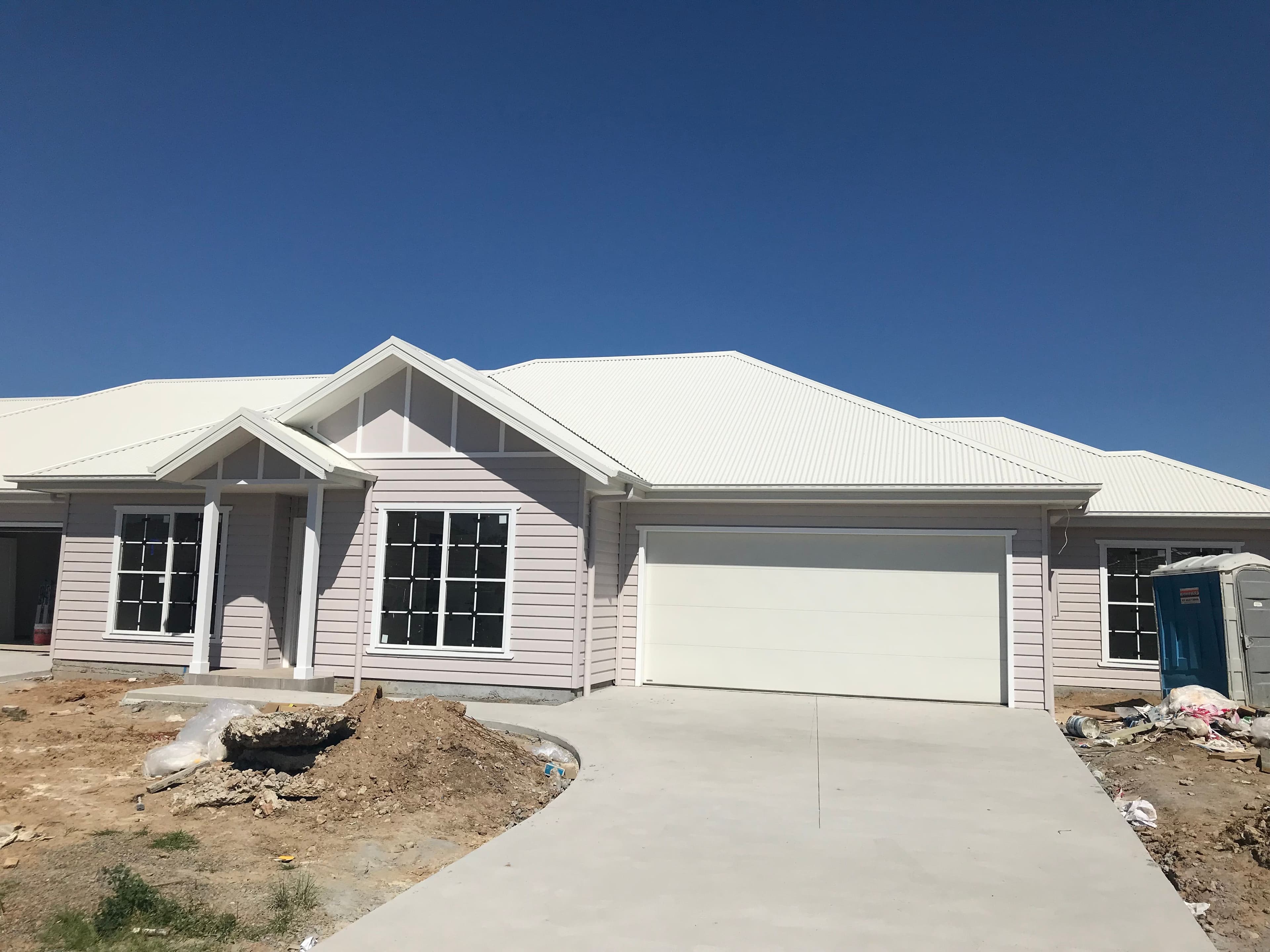 128 Hampshire Boulevard, Spring Farm - Image 1