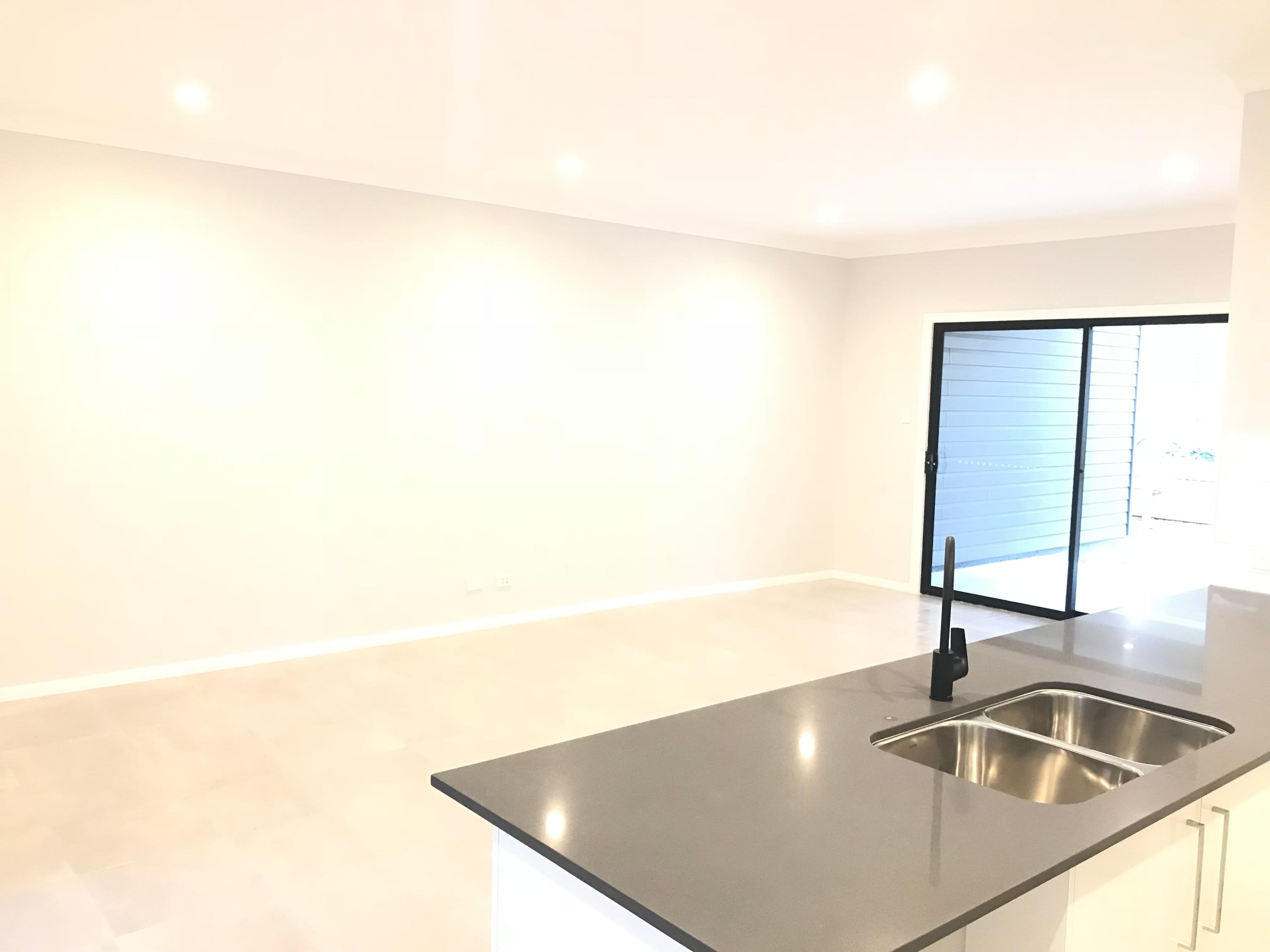 128 Hampshire Boulevard, Spring Farm - Thumbnail 5