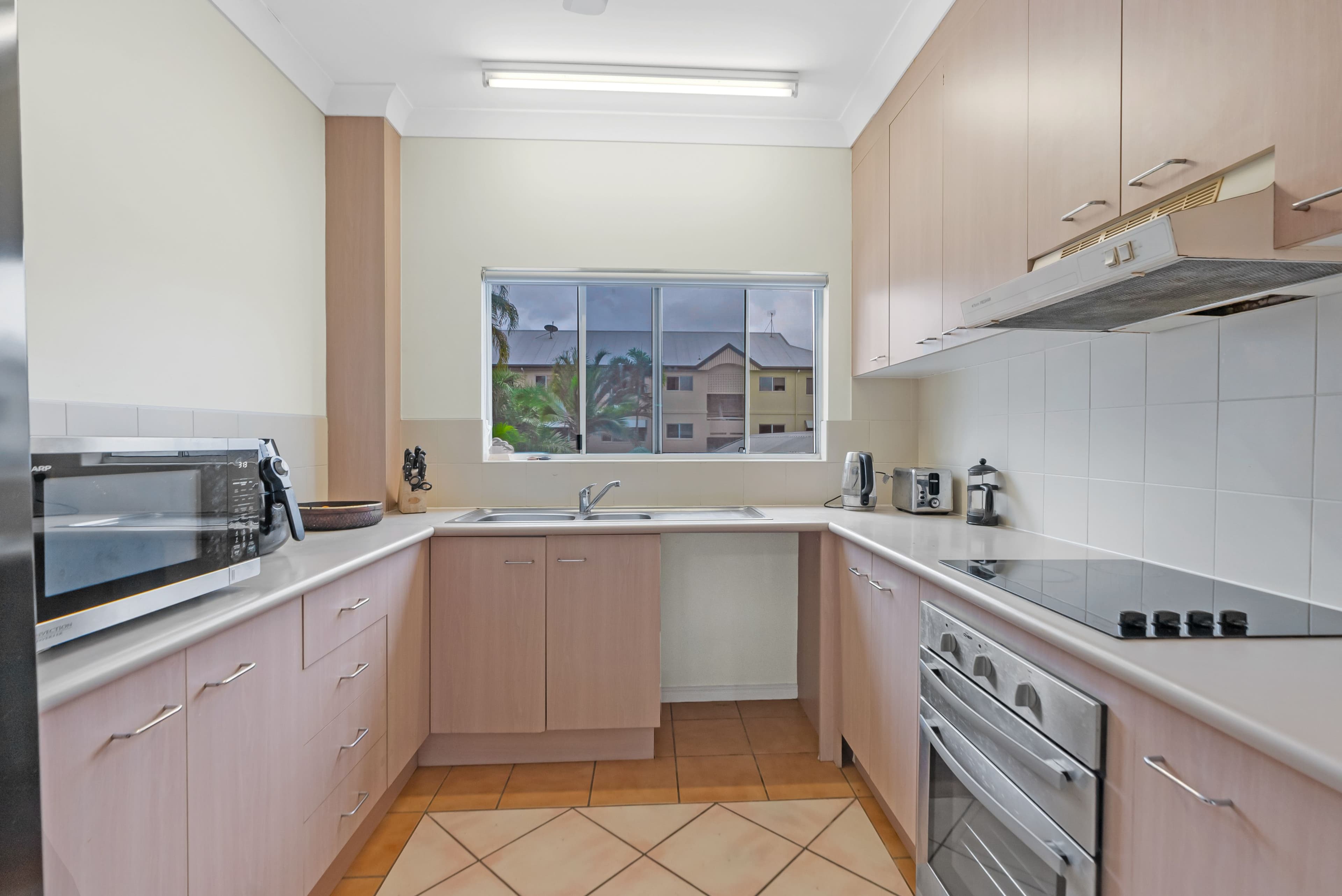 303-305 Lake Street, Cairns North QLD 4870, Cairns North - Thumbnail 4