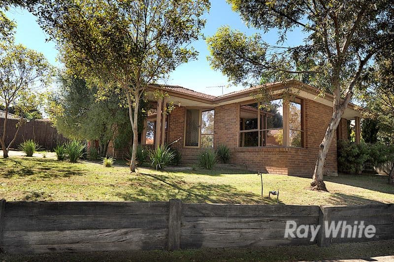 16 Hedgley Drive, BERWICK VIC 3806, Berwick - Image 1