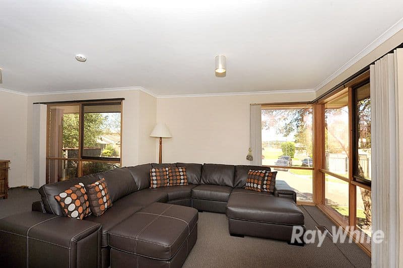 16 Hedgley Drive, BERWICK VIC 3806, Berwick - Thumbnail 3