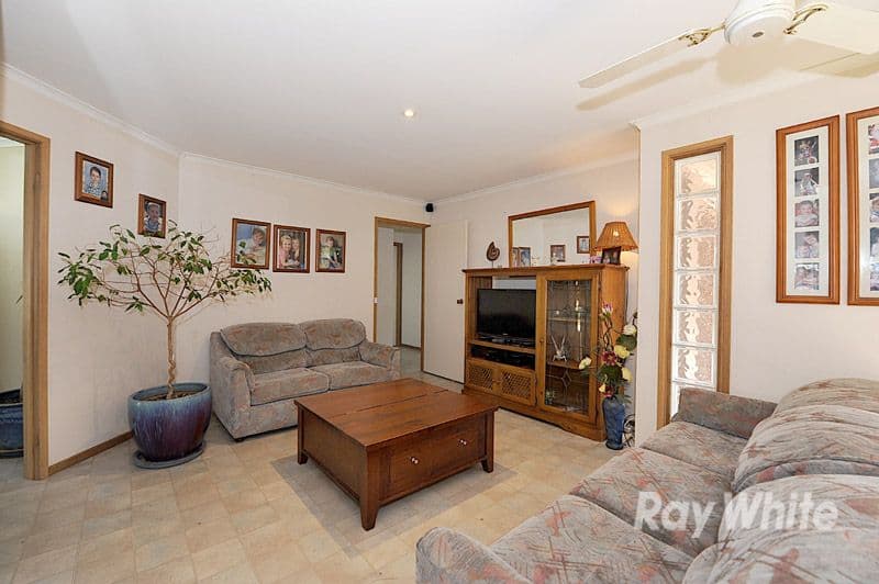 16 Hedgley Drive, BERWICK VIC 3806, Berwick - Thumbnail 5