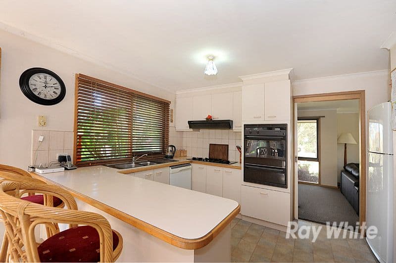 16 Hedgley Drive, BERWICK VIC 3806, Berwick - Thumbnail 6
