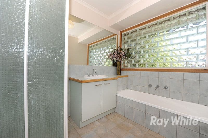 16 Hedgley Drive, BERWICK VIC 3806, Berwick - Thumbnail 7