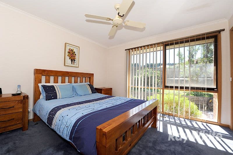 16 Hedgley Drive, BERWICK VIC 3806, Berwick - Thumbnail 8