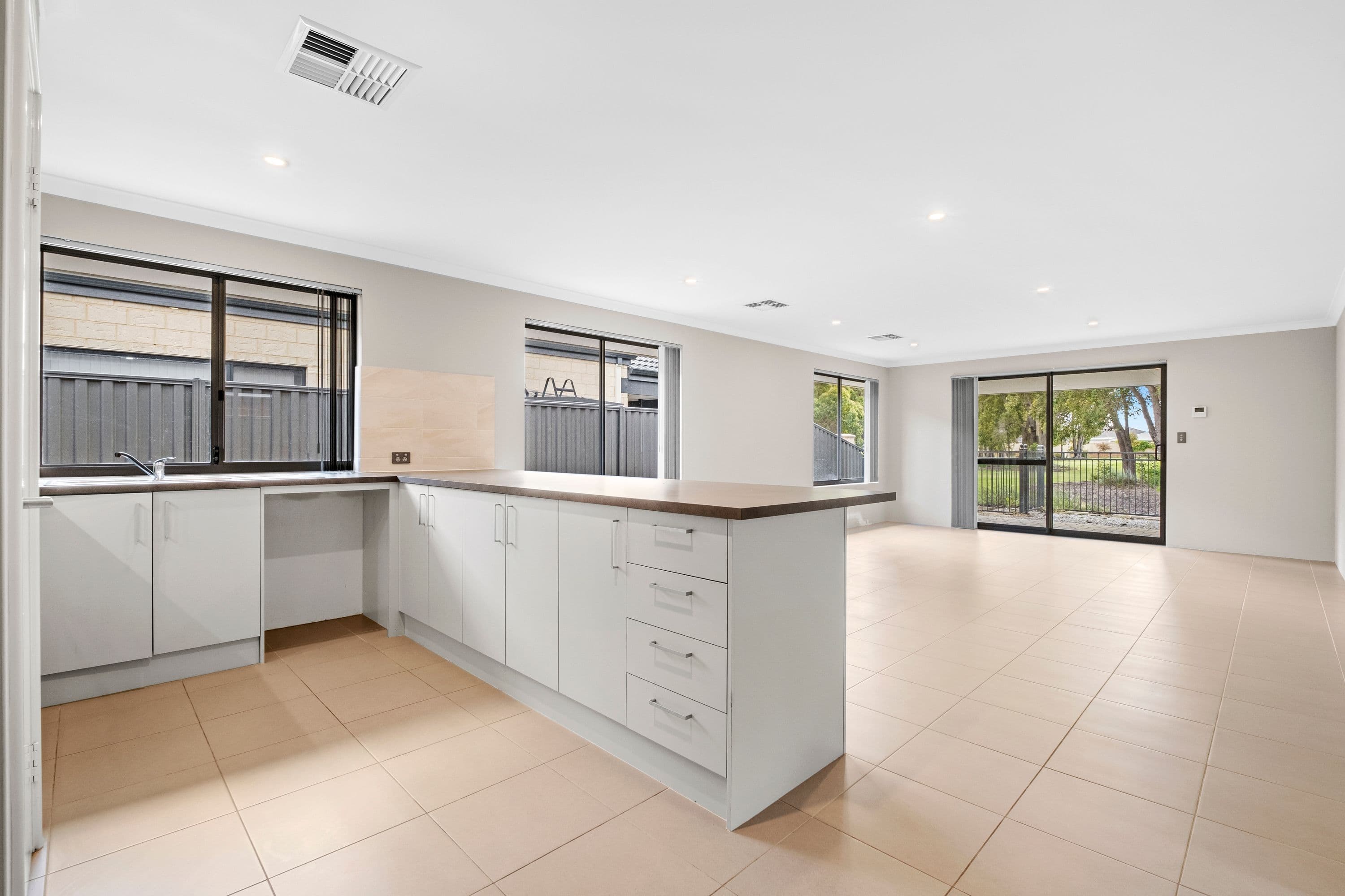 42 Lomond Way, Seville Grove WA 6112, Seville Grove - Thumbnail 5
