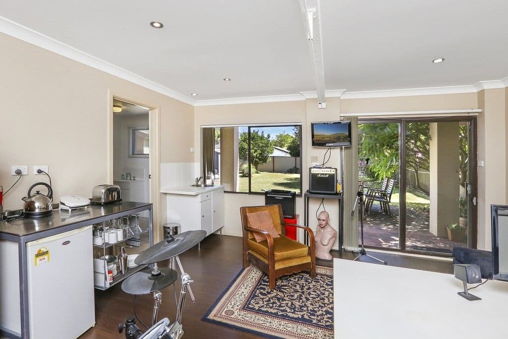 11 Windsor Road, Berkeley Vale NSW 2261, Berkeley Vale - Thumbnail 5