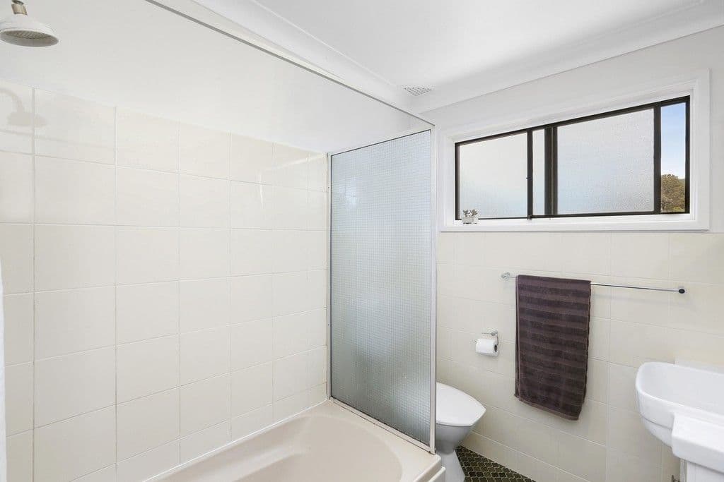 11 Windsor Road, Berkeley Vale NSW 2261, Berkeley Vale - Thumbnail 7