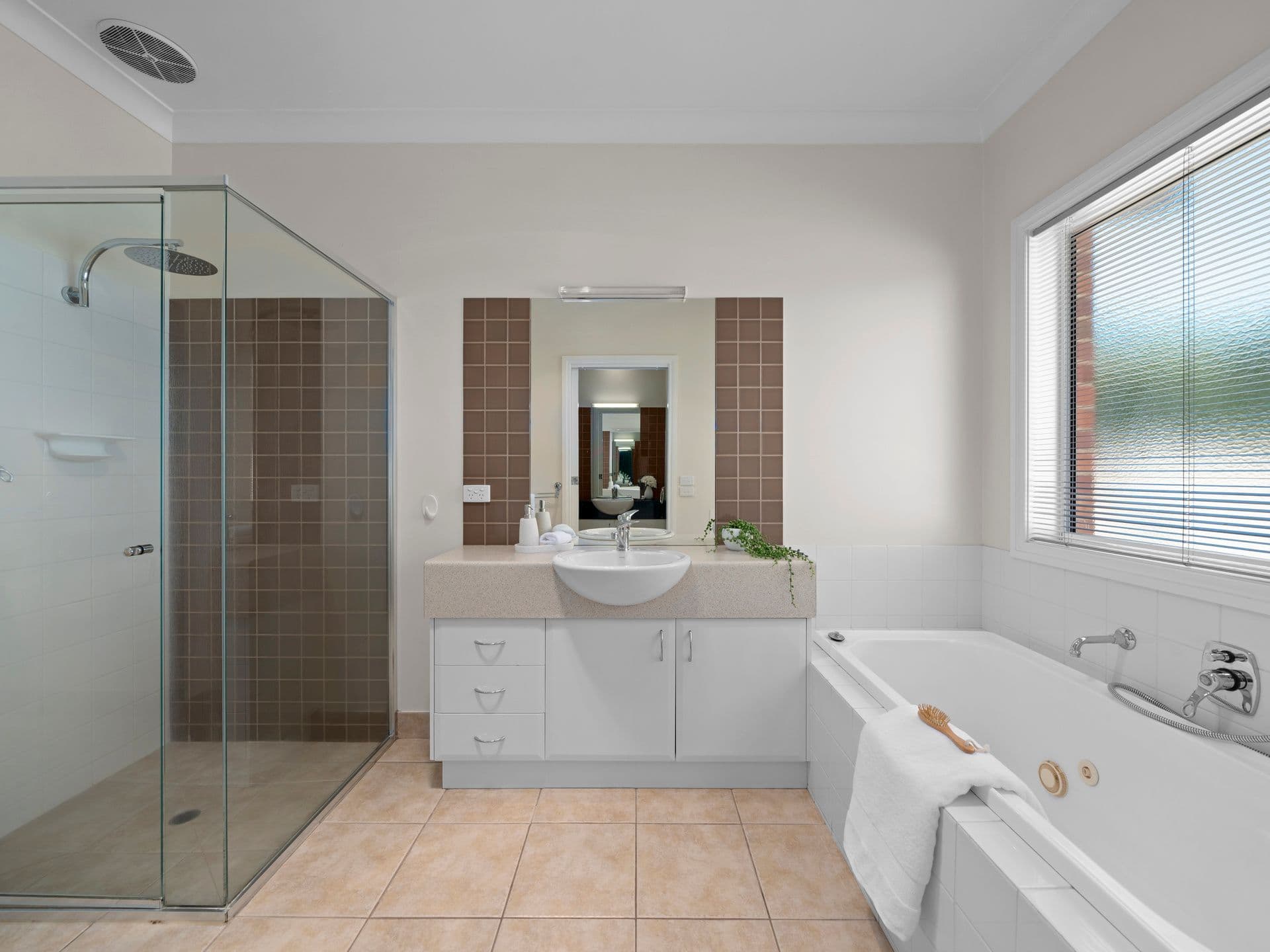 1 McConnan Street, Benalla VIC 3672, Benalla - Thumbnail 8