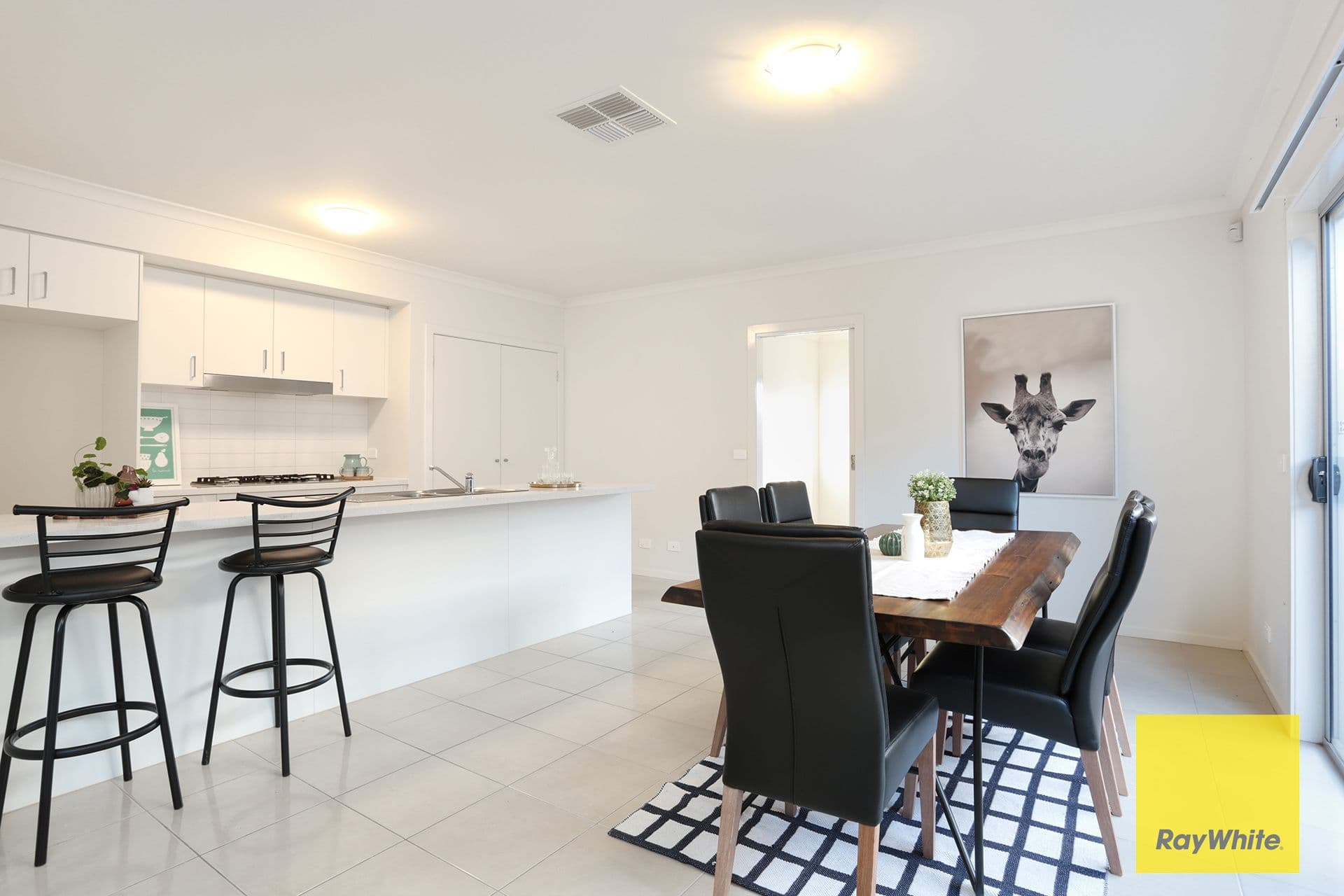 7 Peroomba Drive, Point Cook VIC 3030, Point Cook - Thumbnail 4
