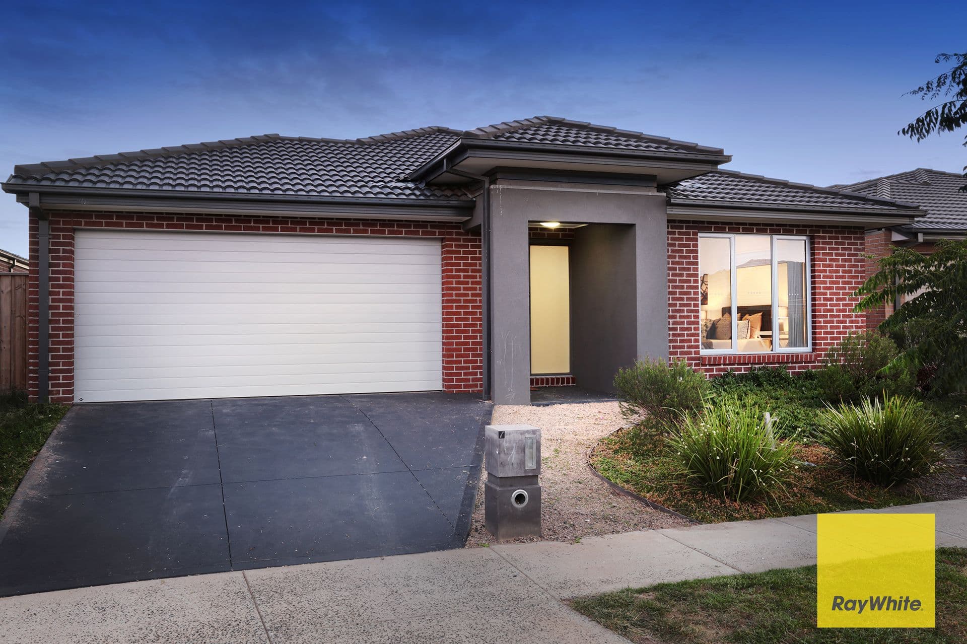 7 Peroomba Drive, Point Cook VIC 3030, Point Cook - Thumbnail 5