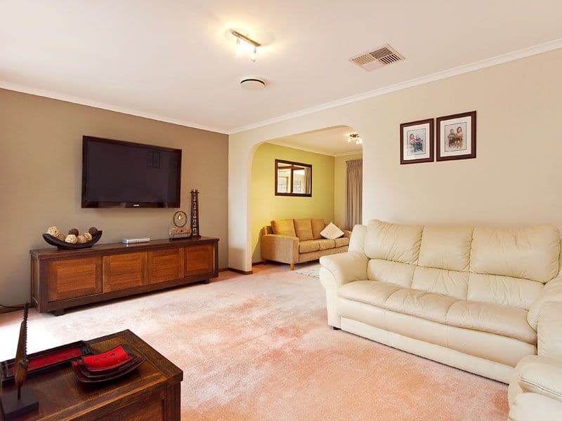 7 Nickson Close, DINGLEY VILLAGE VIC 3172, Dingley Village - Thumbnail 2