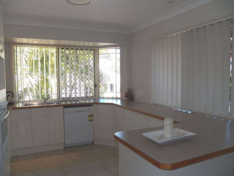 6 Somerset Close, CLINTON QLD 4680, Clinton - Thumbnail 2