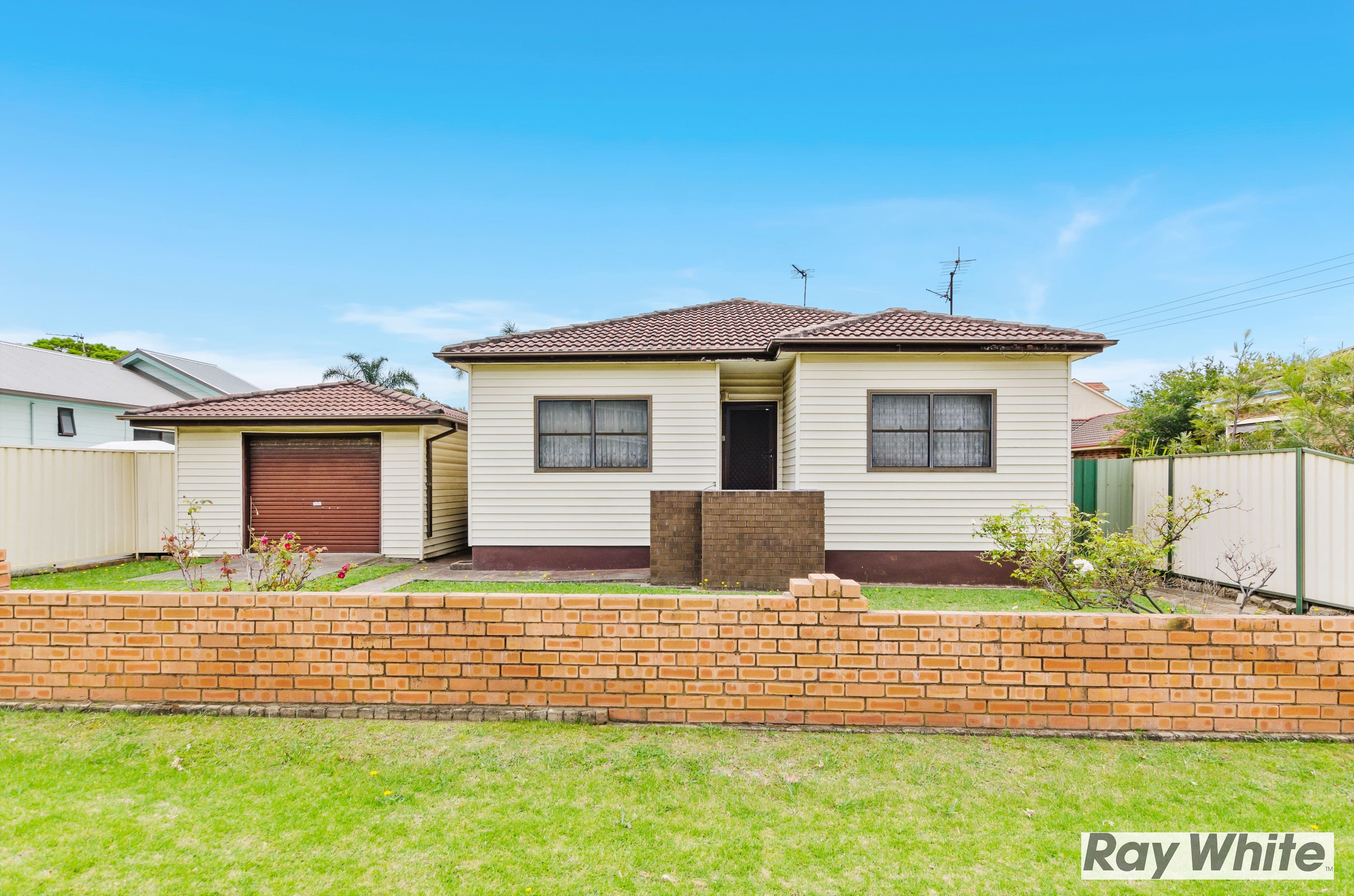 8 Liamina Avenue, Woonona - Image 1