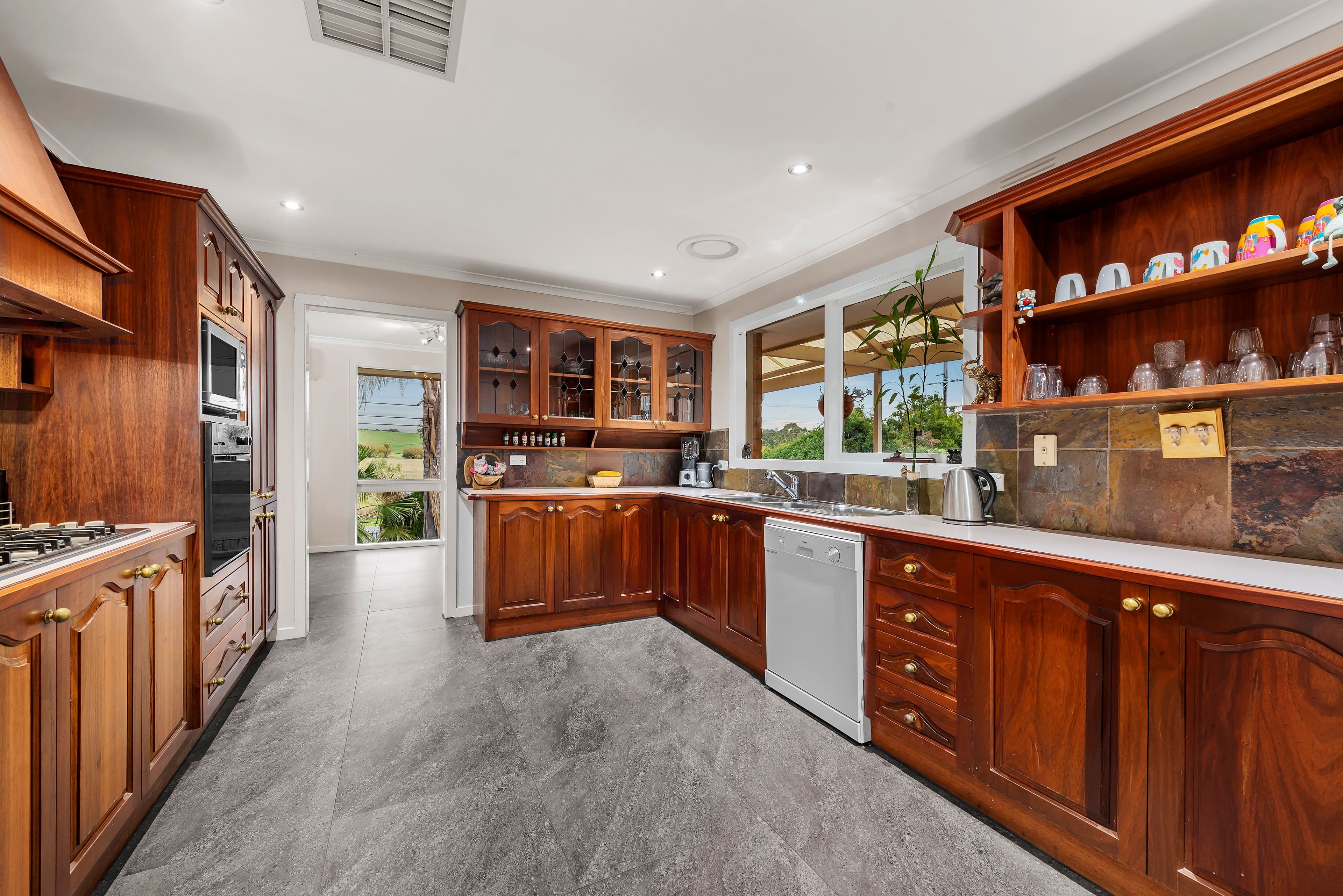 28 Napoleon Road, Ferntree Gully VIC 3156, Ferntree Gully - Thumbnail 3