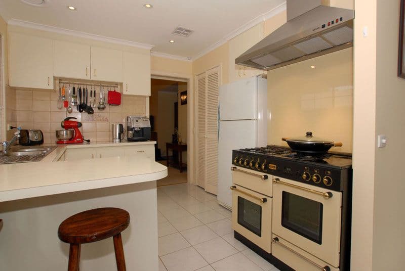 24 Queensbury Way, WERRIBEE VIC 3030, Werribee - Thumbnail 3