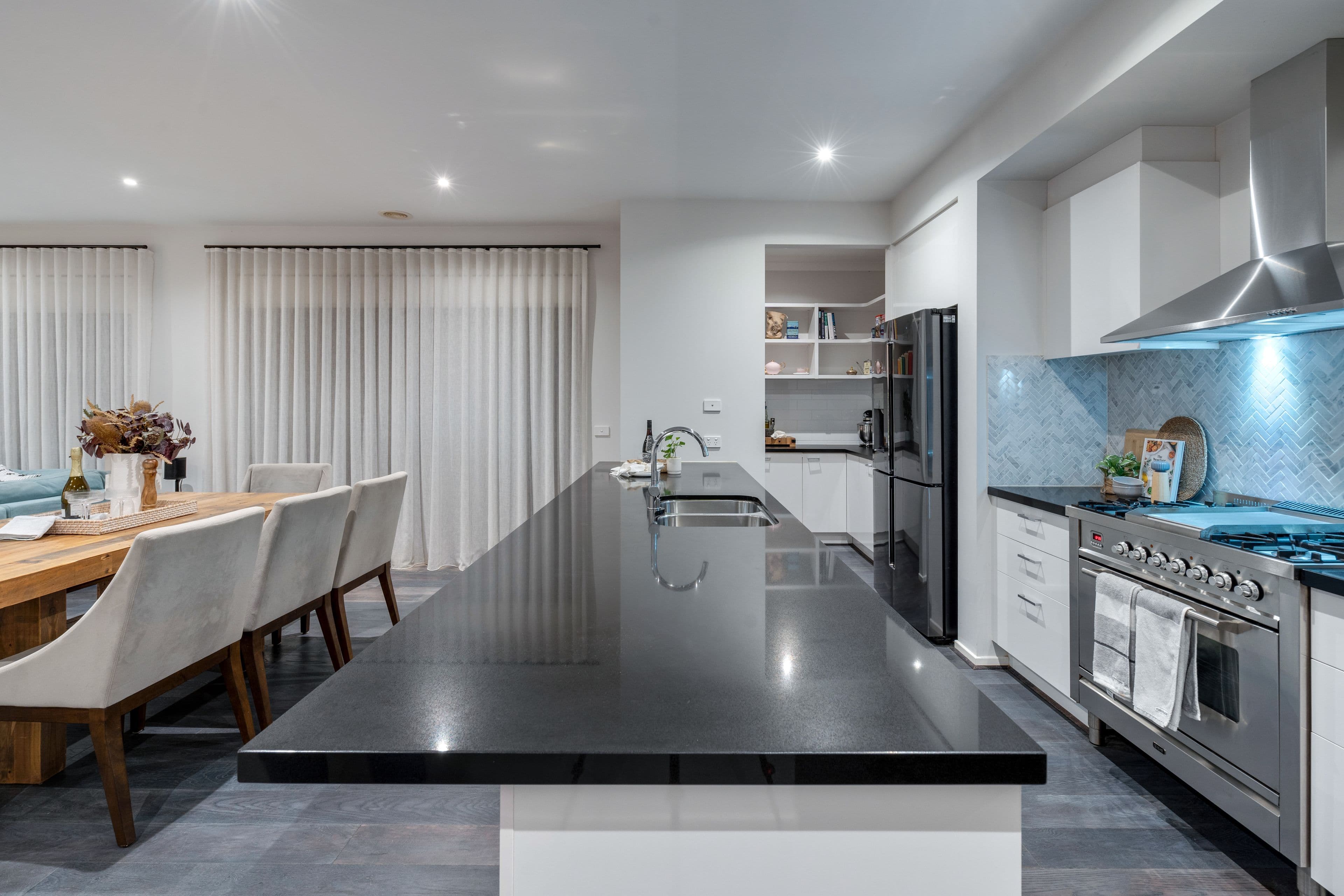 32 Emblem Way, Craigieburn VIC 3064, Craigieburn - Thumbnail 4