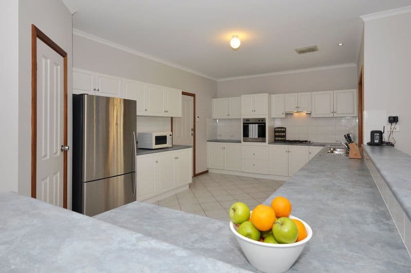 17 Glen Eyre Court, ABERFOYLE PARK SA 5159, Aberfoyle Park - Thumbnail 2