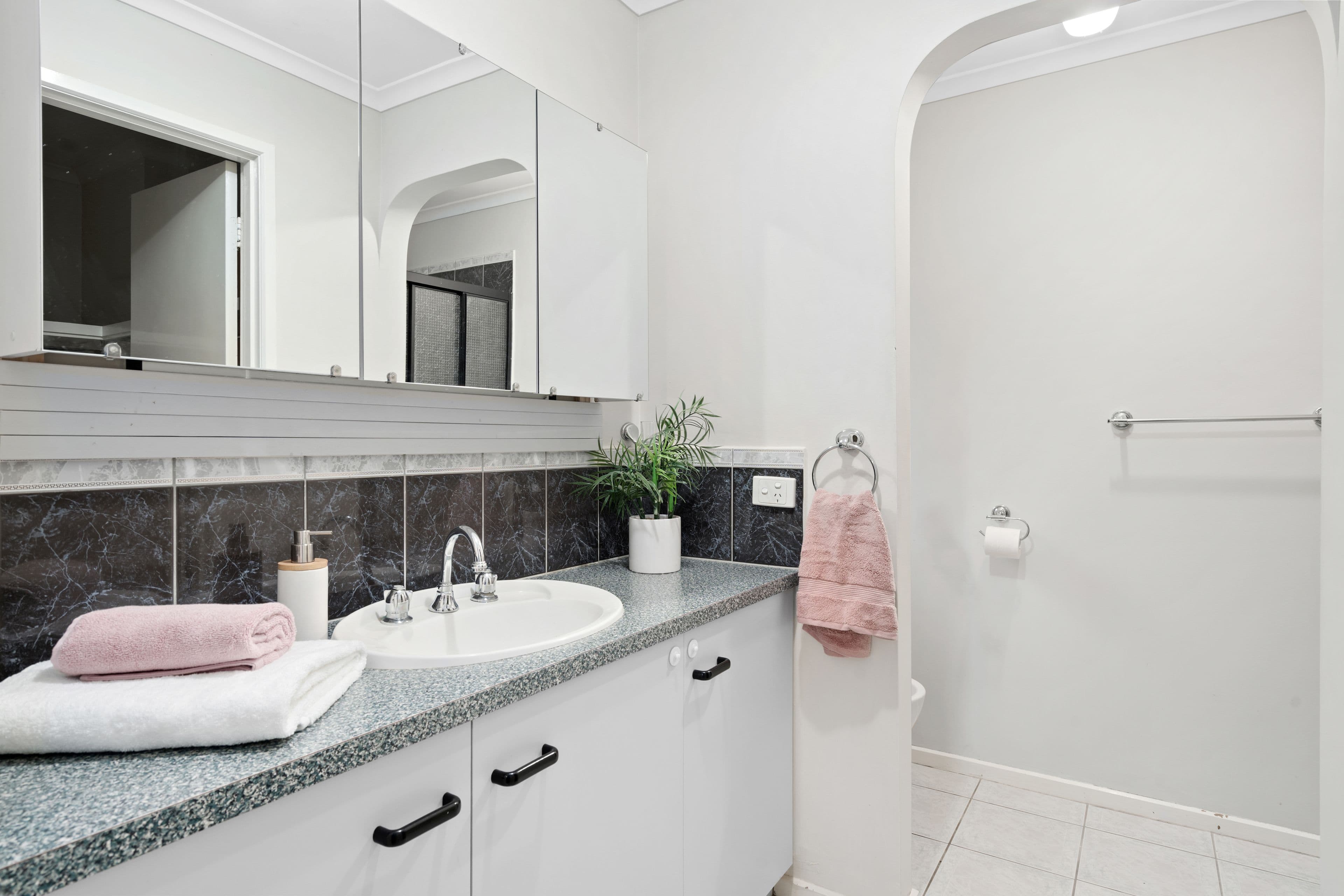 56 Benaroon Drive, Lalor VIC 3075, Lalor - Thumbnail 8