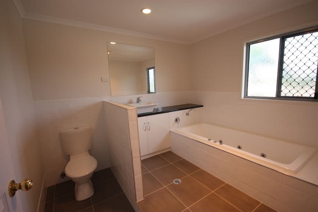 40 Joe Kooyman Drive, BILOELA QLD 4715, Biloela - Thumbnail 6