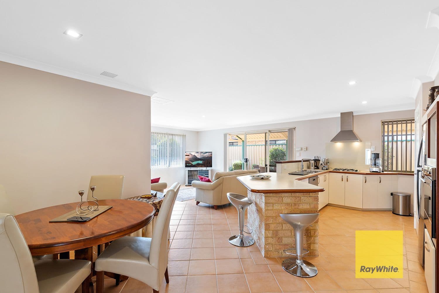 20 DRIFTWOOD Court, Thornlie WA 6108, Thornlie - Thumbnail 5