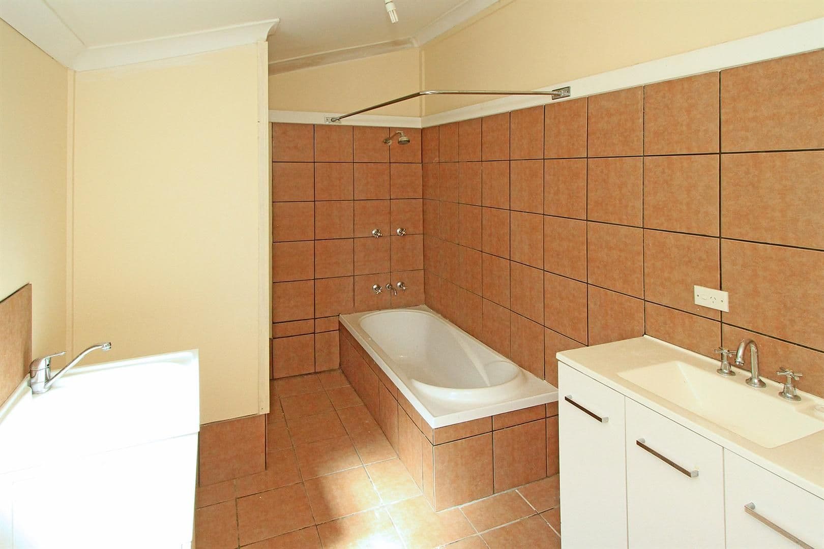 9 Lukin Street, MOUNT MORGAN QLD 4714, Mount Morgan - Thumbnail 4