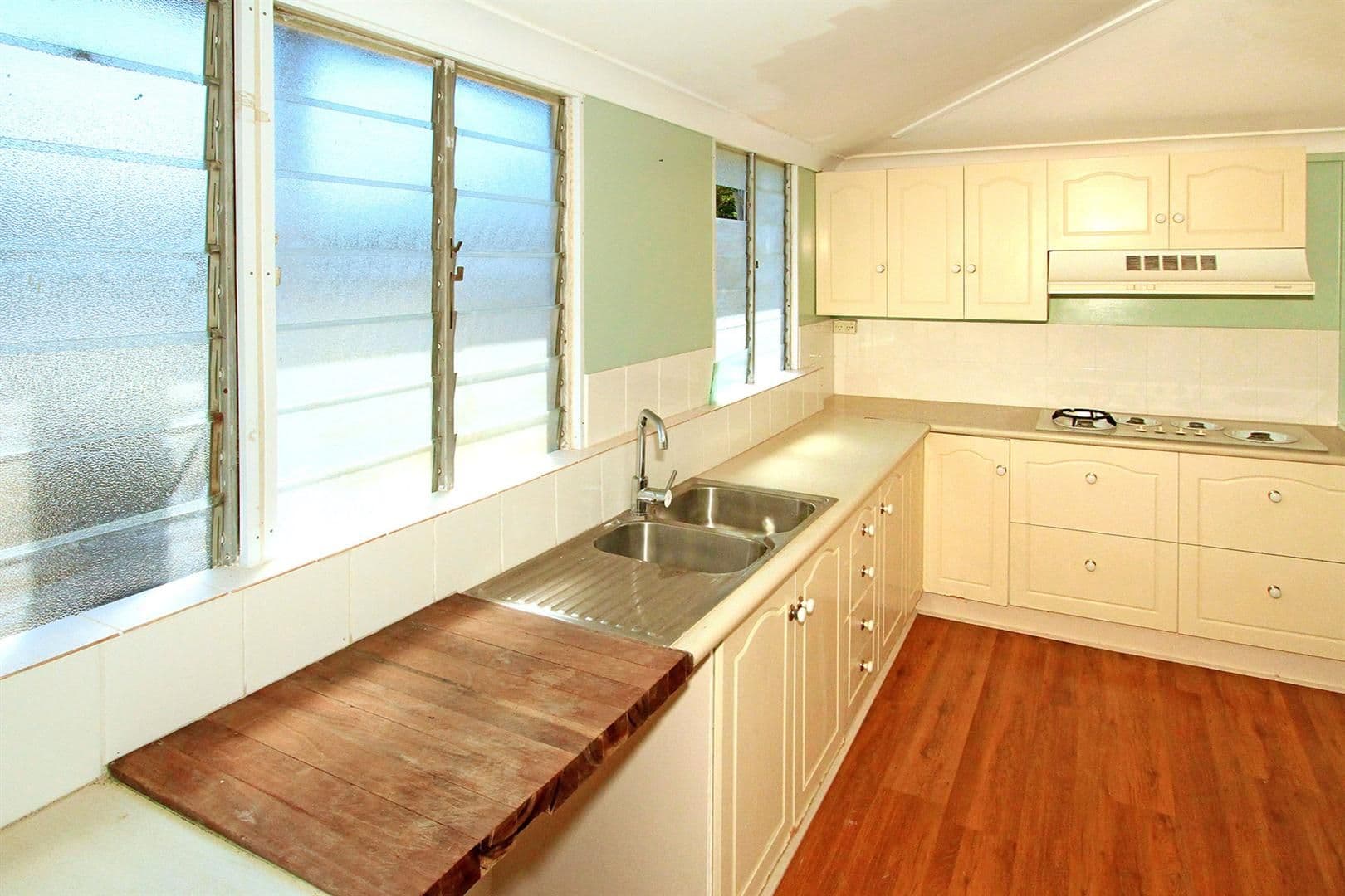 9 Lukin Street, MOUNT MORGAN QLD 4714, Mount Morgan - Thumbnail 5