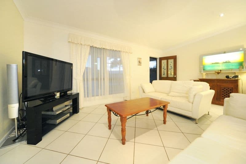 7 Shelley Close, CANNONVALE QLD 4802, Cannonvale - Thumbnail 3