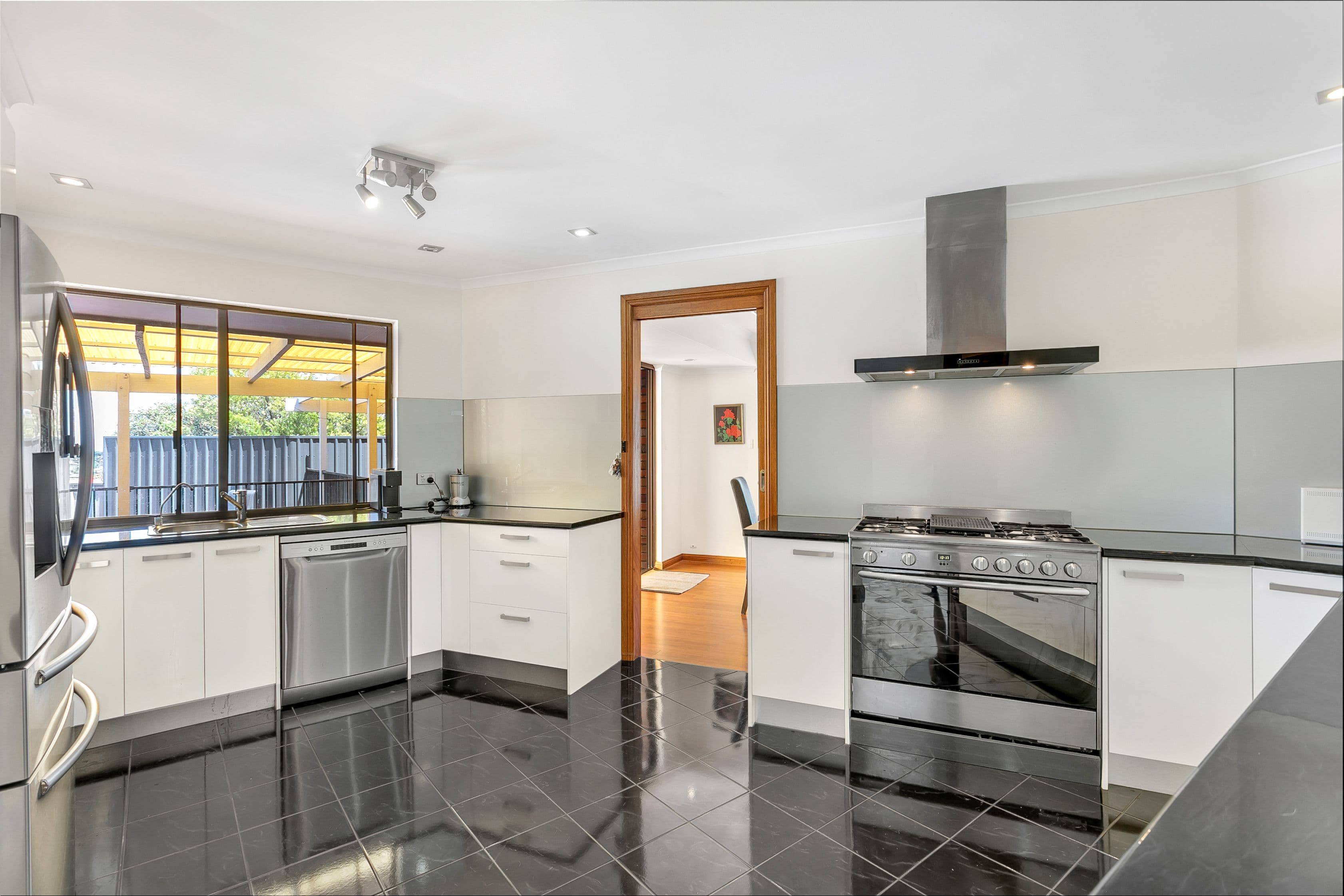 24 Vennachar Drive, Hallett Cove SA 5158, Hallett Cove - Thumbnail 4