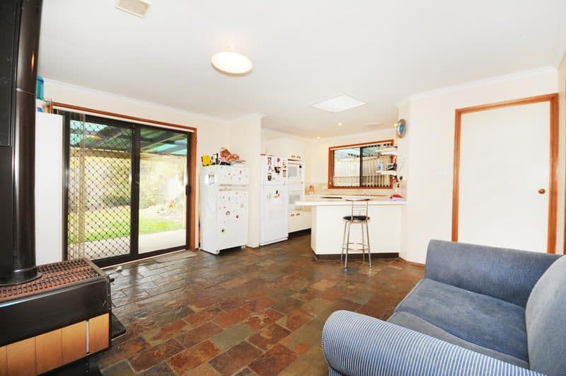 71 Vonwiller Crescent, THEODORE ACT 2905, Theodore - Thumbnail 4