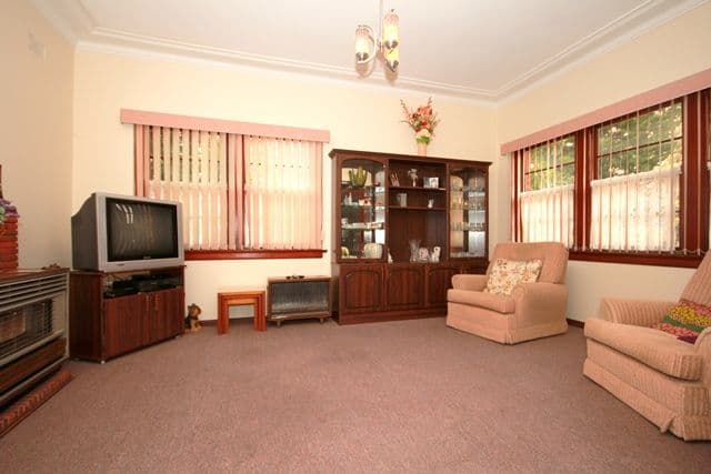 1 Cooeyana Parade, MOUNT LEWIS NSW 2190, Mount Lewis - Thumbnail 2