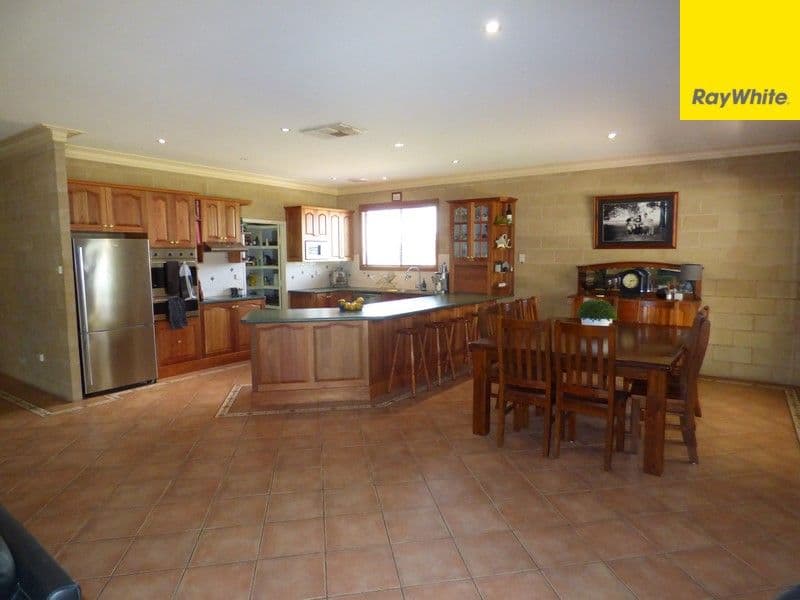 220 Farnell Street, Forbes - Thumbnail 3