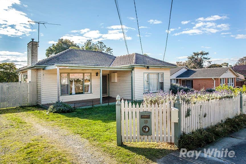 19 Farleigh Avenue, Burwood VIC 3125, Burwood - Thumbnail 3