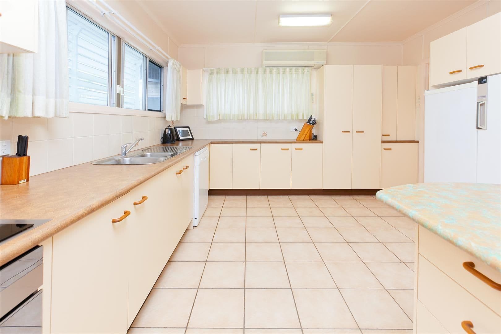 12 Greycliffe Street, MOUNT GRAVATT EAST QLD 4122, Mount Gravatt East - Thumbnail 2