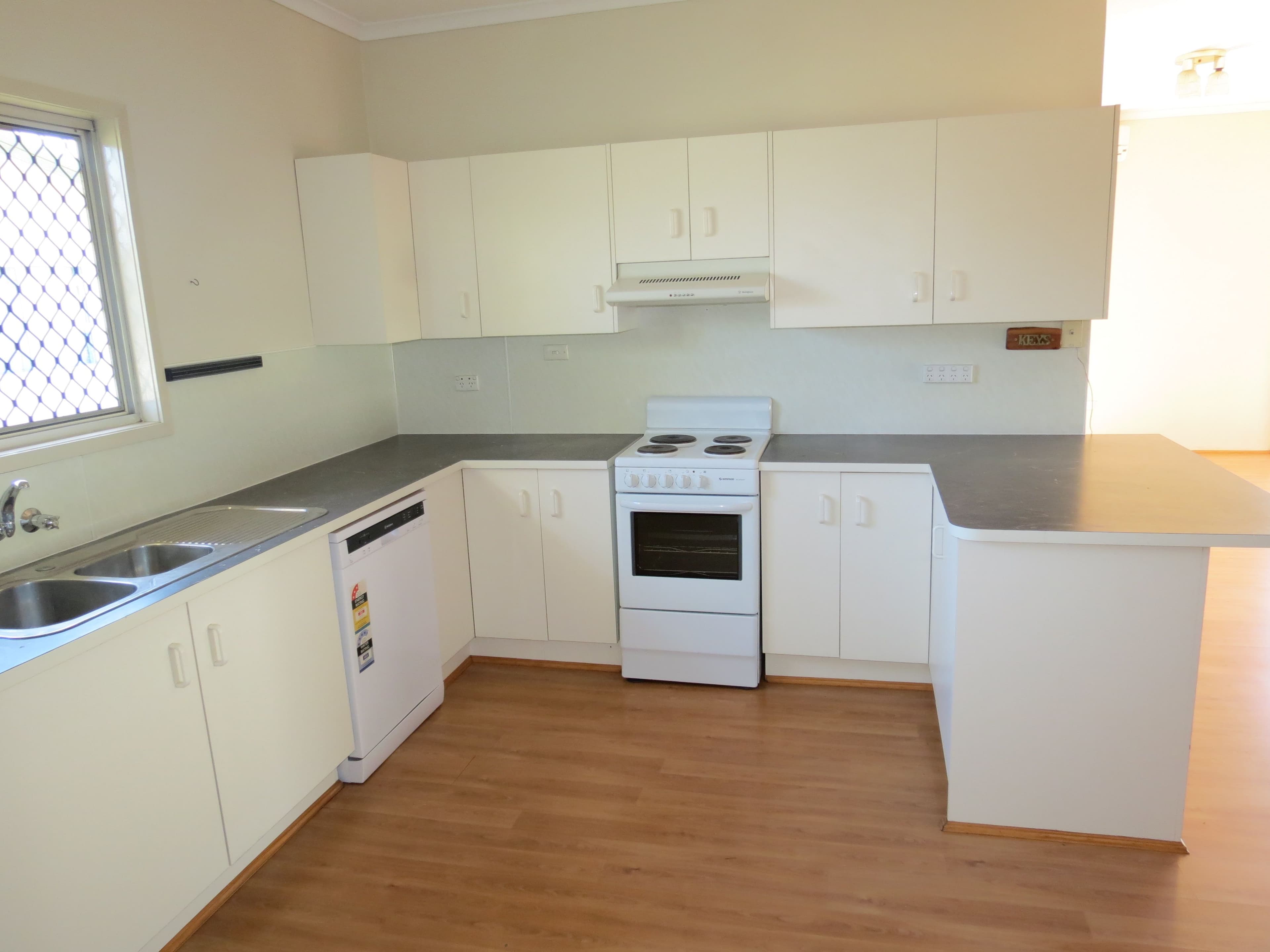 22 Bridgeman Street, Emerald QLD 4720, Emerald - Thumbnail 2