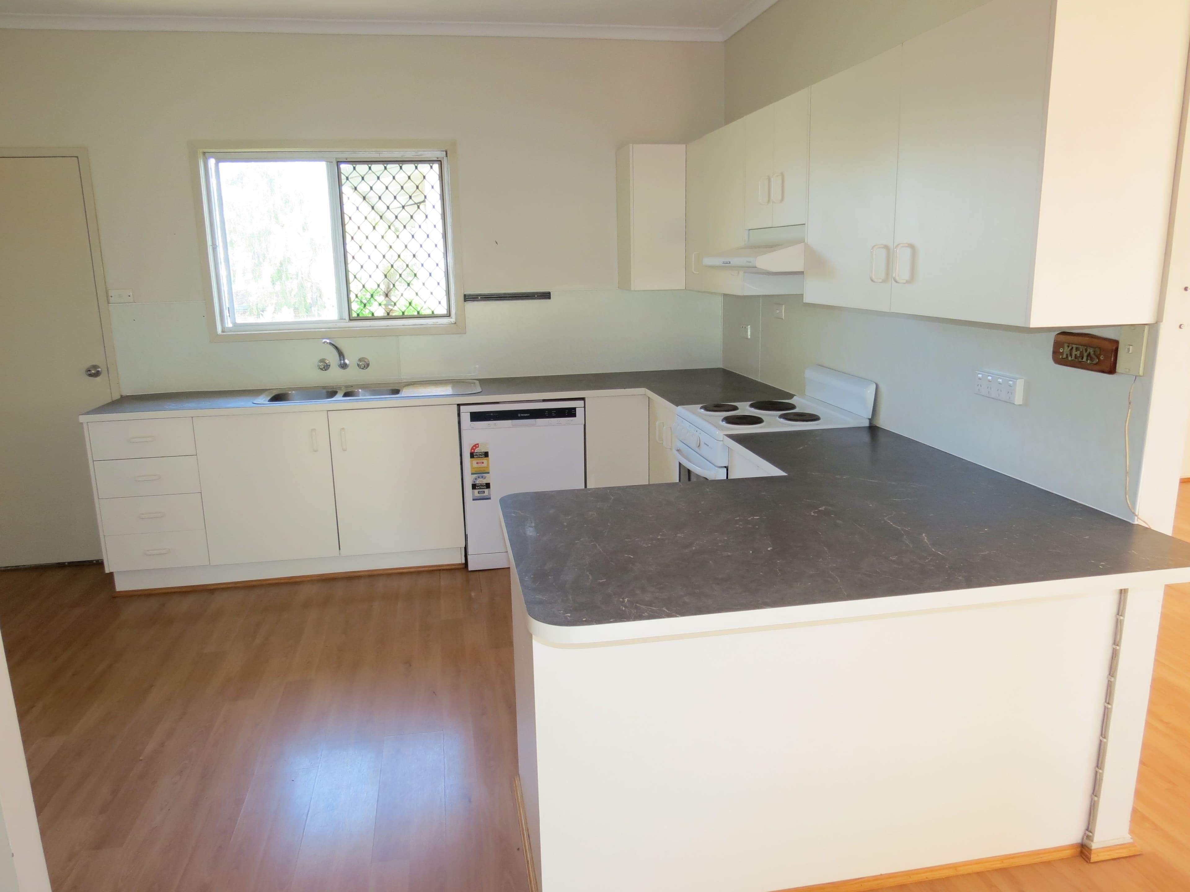 22 Bridgeman Street, Emerald QLD 4720, Emerald - Thumbnail 3