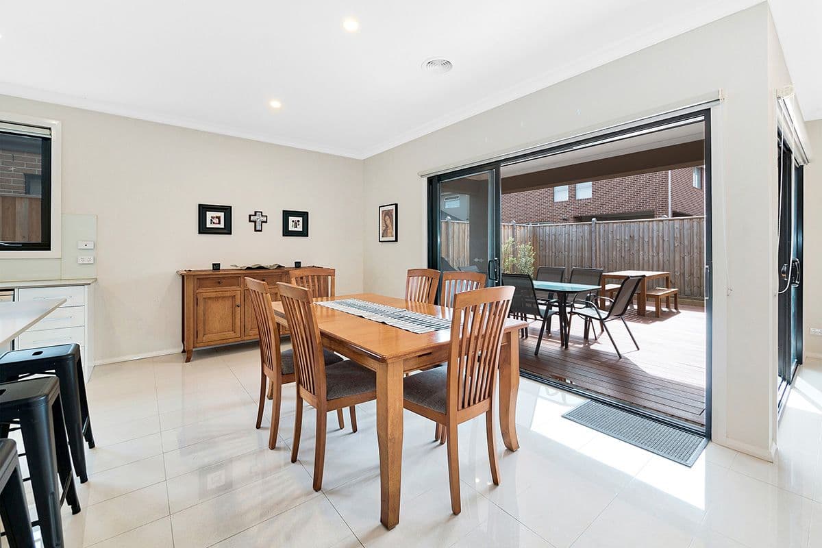 11 Carisbrooke Way, Clyde North VIC 3978, Clyde North - Thumbnail 5