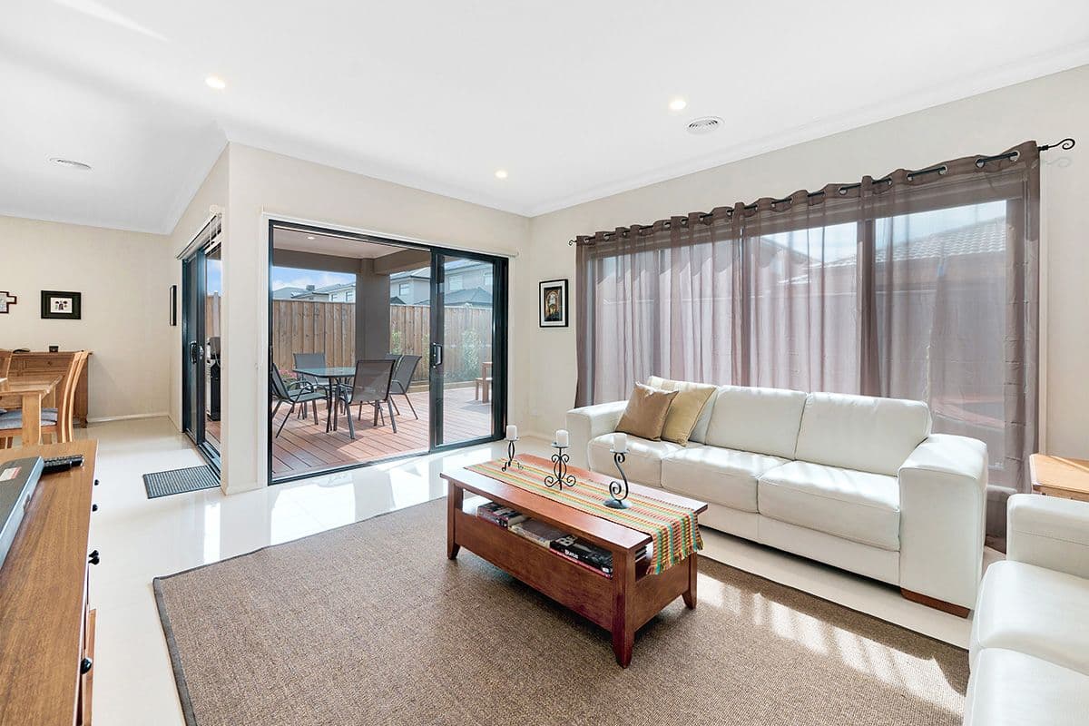 11 Carisbrooke Way, Clyde North VIC 3978, Clyde North - Thumbnail 8