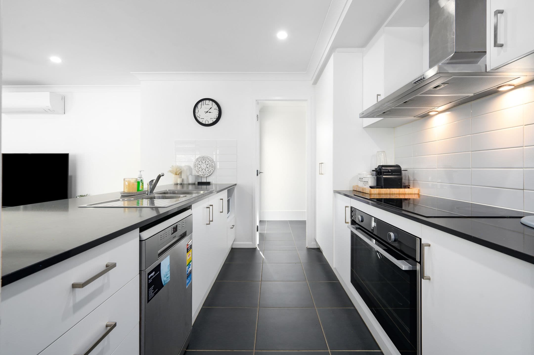2 Elanor Court, Maudsland QLD 4210, Maudsland - Thumbnail 4