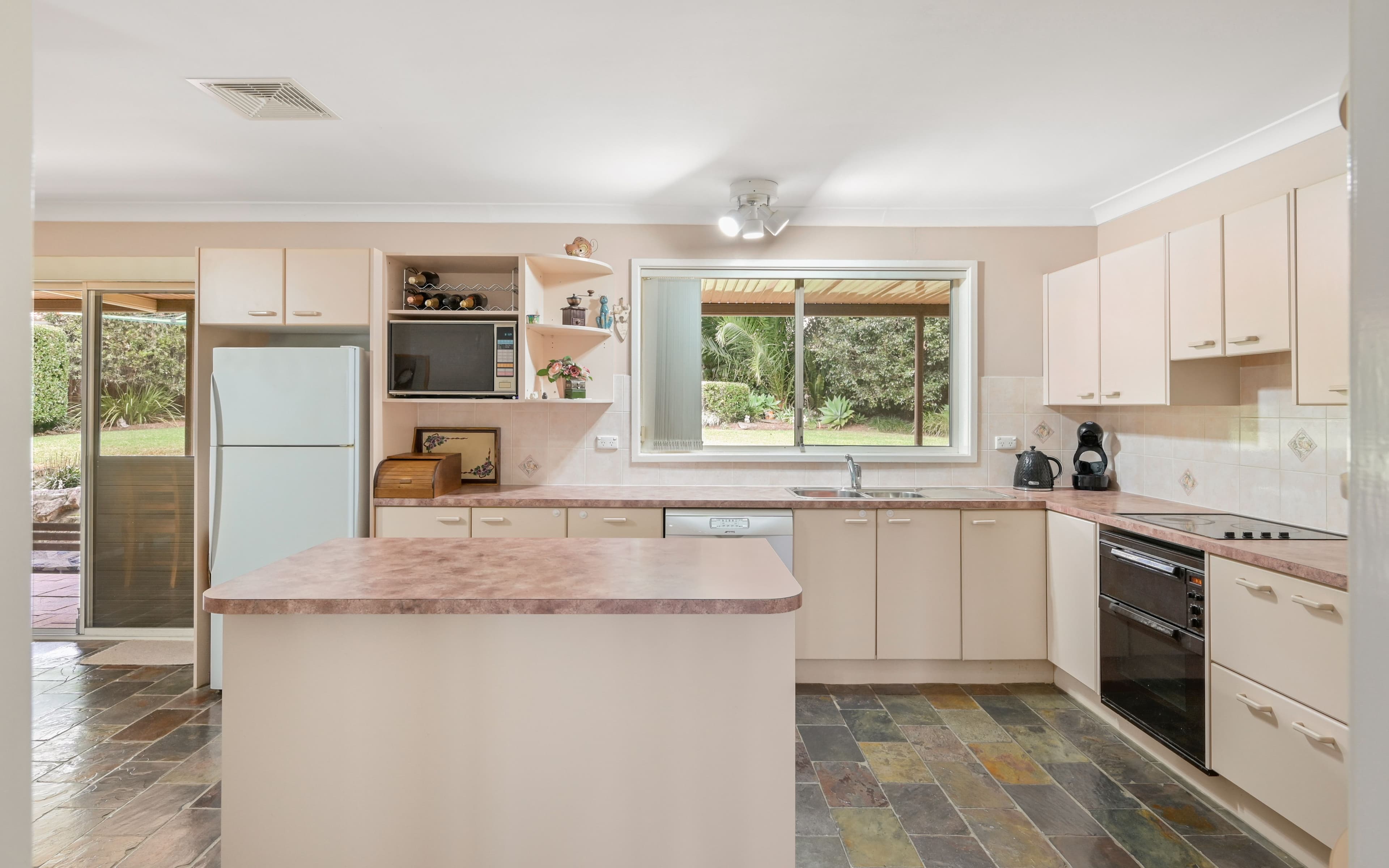 9 Hazel Place, Ingleburn NSW 2565, Ingleburn - Thumbnail 2