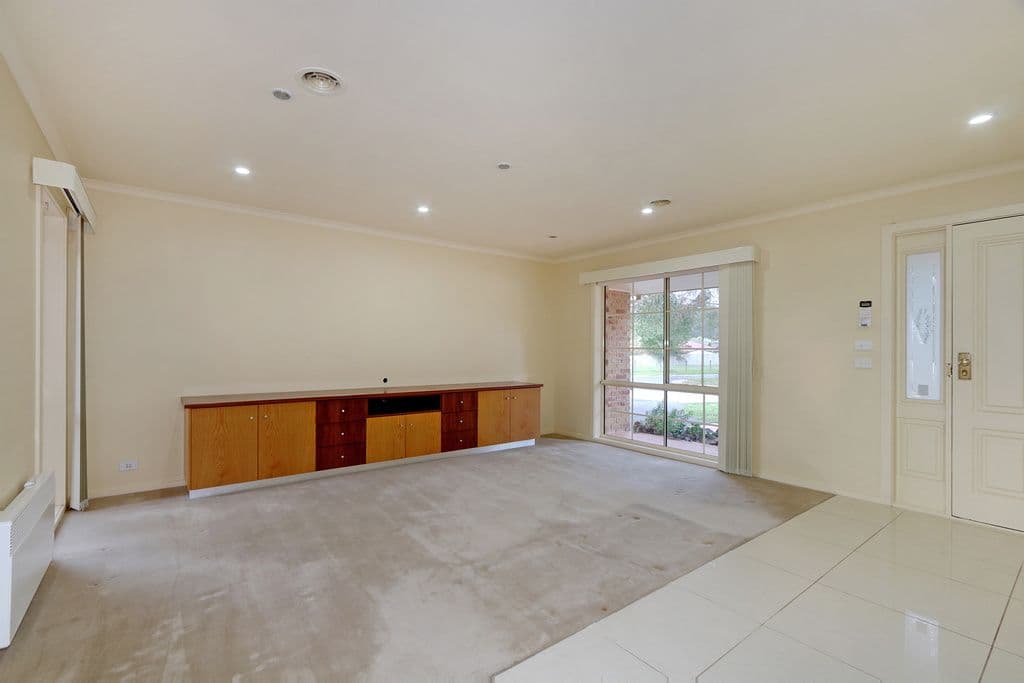 54 BLUE RIDGE Drive, MOOROOLBARK VIC 3138, Mooroolbark - Thumbnail 2